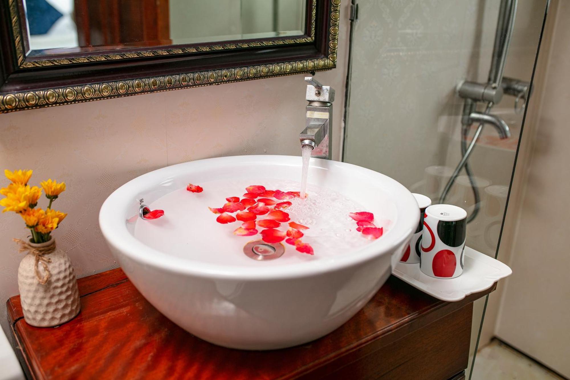 Fantasea Imperial Cruise Hotel Hạ Long Ngoại thất bức ảnh