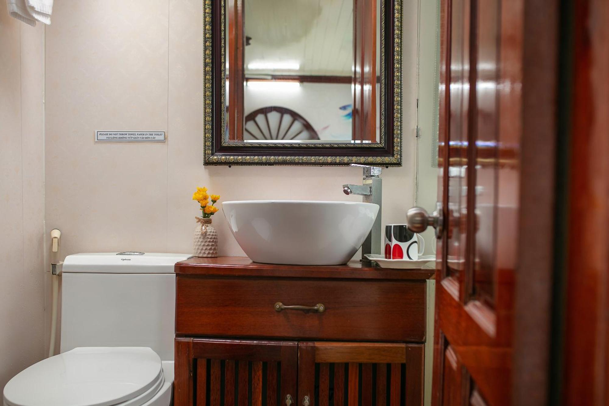 Fantasea Imperial Cruise Hotel Hạ Long Ngoại thất bức ảnh