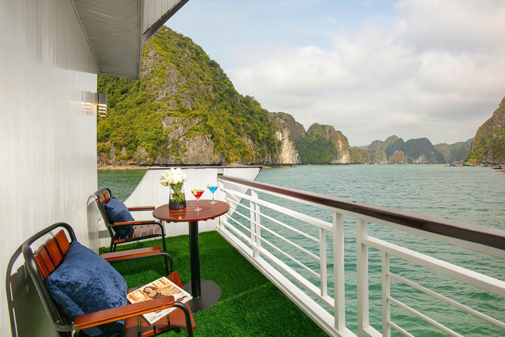 Fantasea Imperial Cruise Hotel Hạ Long Ngoại thất bức ảnh