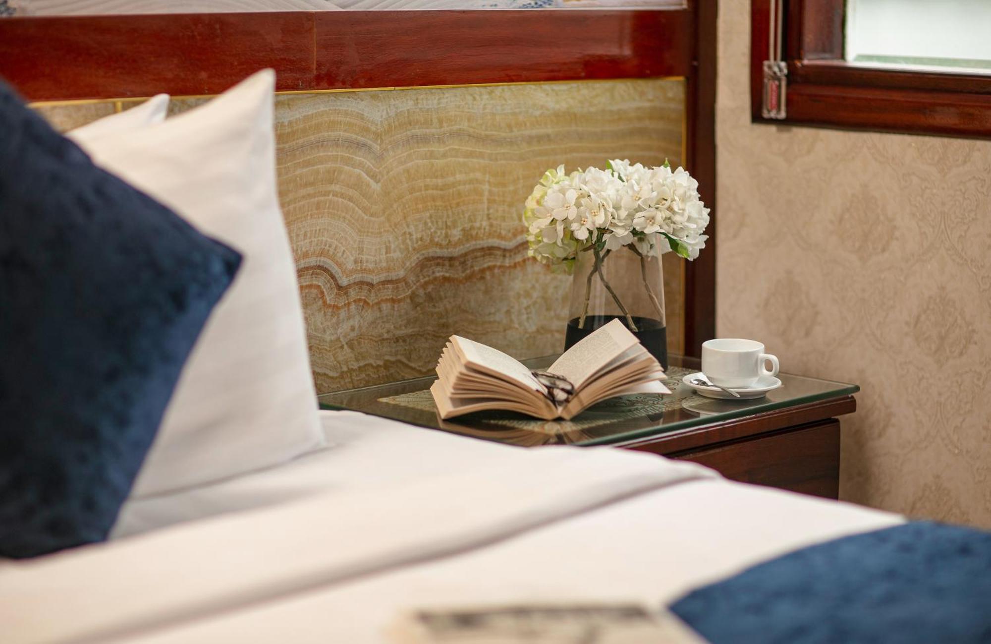 Fantasea Imperial Cruise Hotel Hạ Long Ngoại thất bức ảnh