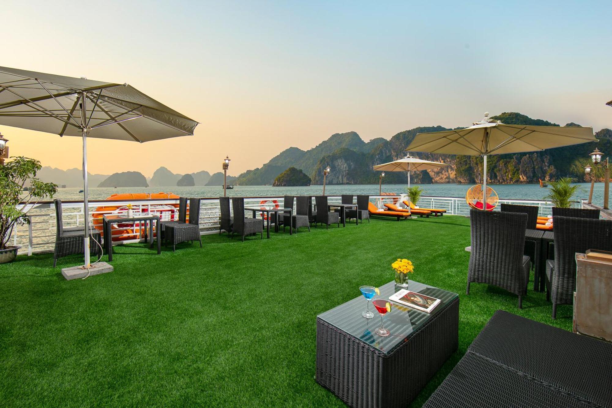 Fantasea Imperial Cruise Hotel Hạ Long Ngoại thất bức ảnh