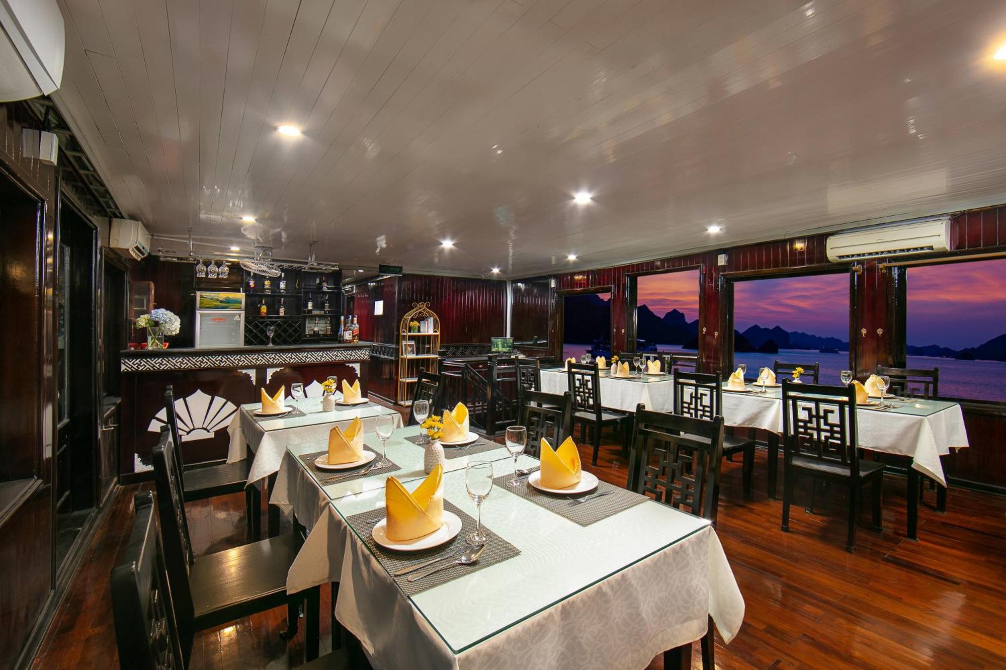 Fantasea Imperial Cruise Hotel Hạ Long Ngoại thất bức ảnh