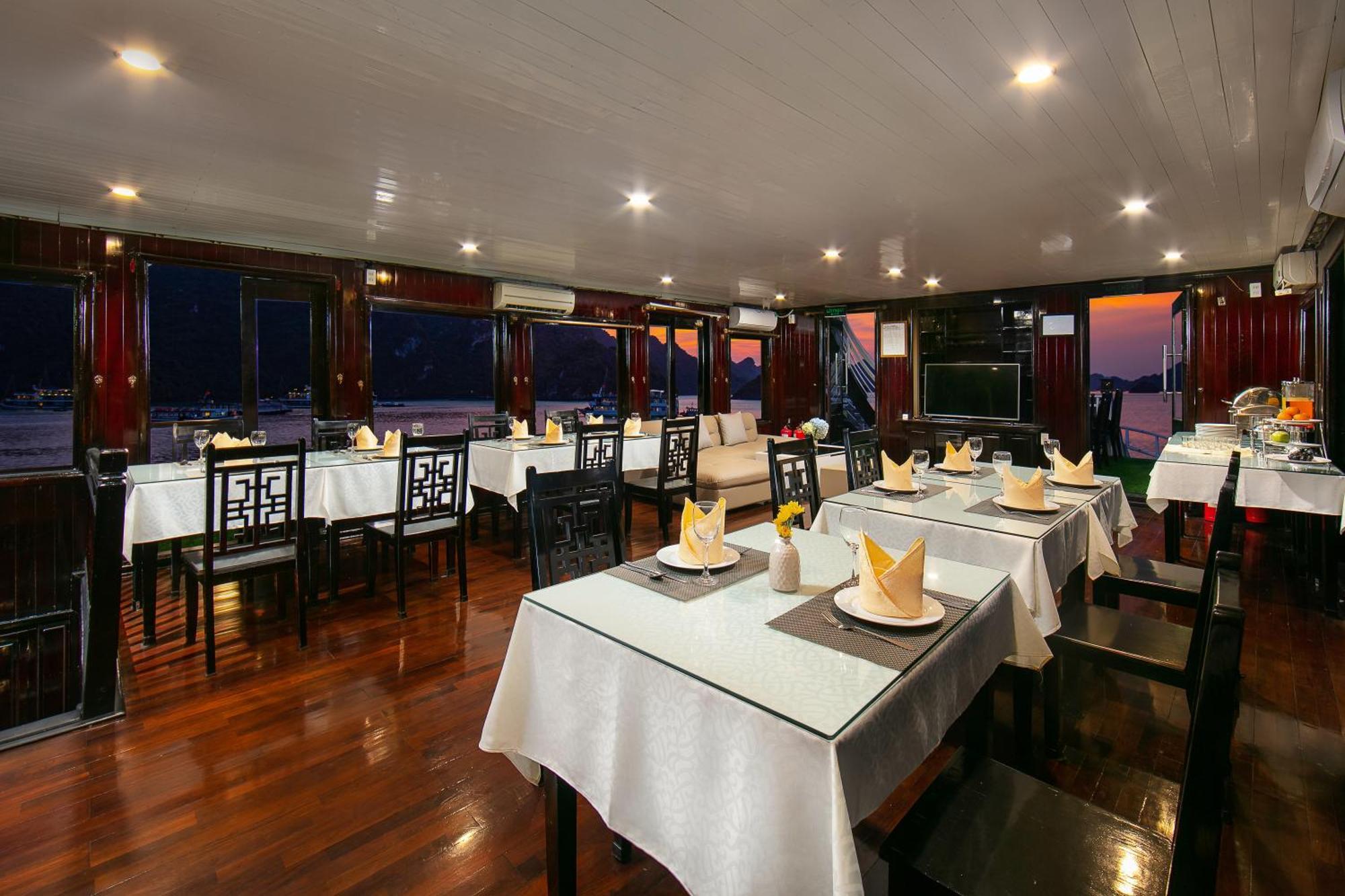 Fantasea Imperial Cruise Hotel Hạ Long Ngoại thất bức ảnh