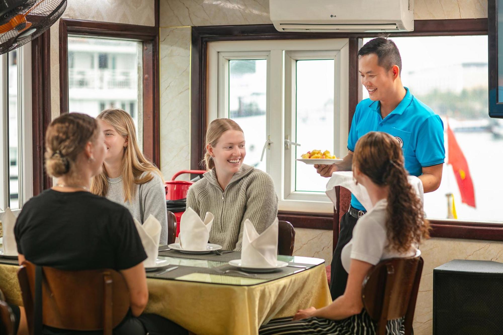 Fantasea Imperial Cruise Hotel Hạ Long Ngoại thất bức ảnh