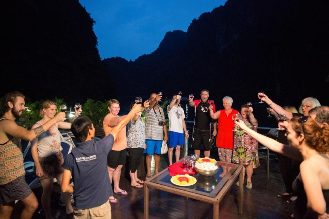 Fantasea Imperial Cruise Hotel Hạ Long Ngoại thất bức ảnh